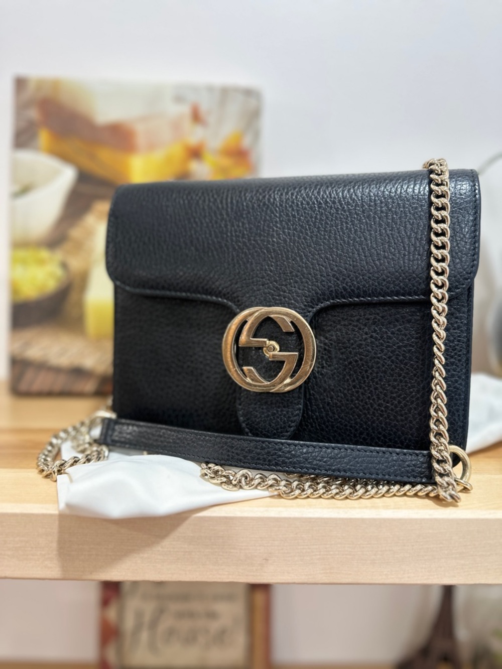 ✨ Gucci Dollar Calfskin Interlocking G Shoulder Bag – Black | Classic & Timeless - Picture 4 of 16